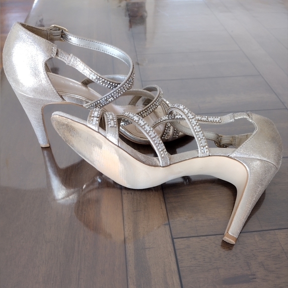 Formal Heels - Picture 3 of 4